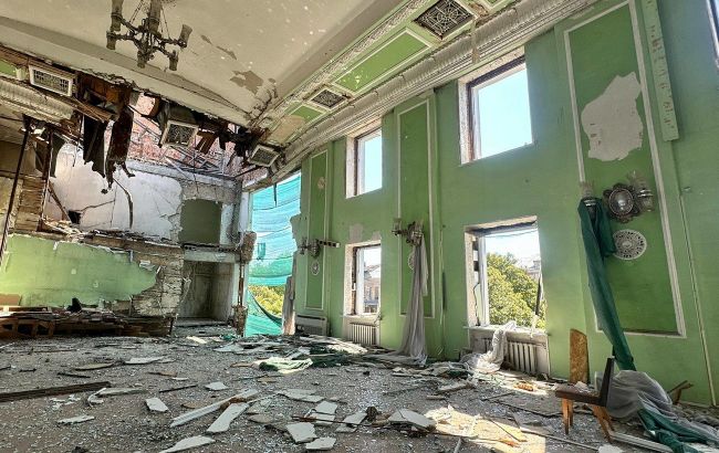 Як виглядає зруйнована росіянами будівля Херсонської ОВА зсередини: з'явилися фото