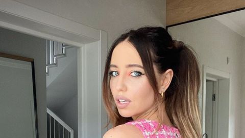 У мікротопі і шортиках: Дорофєєва засвітила пружні сідниці і розкрила причину раптового щастя