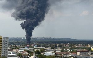 У Брянську пролунав вибух, над містом здійнявся стовп чорного диму (фото)