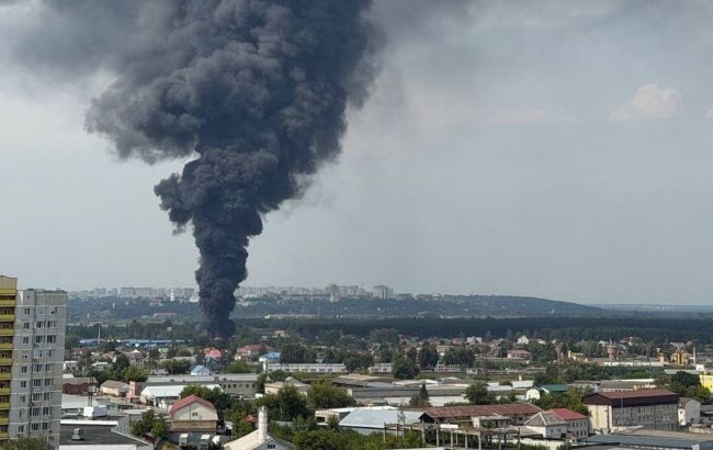 В Брянске раздался взрыв, над городом поднялся столб черного дыма (фото)