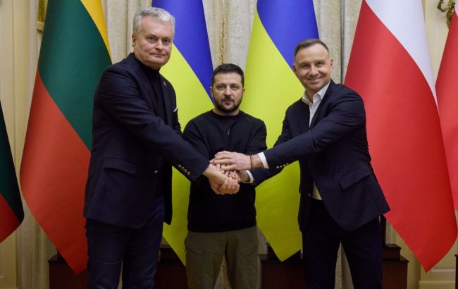 Курс Украины в ЕС и НАТО и "формула мира": что означает общая декларация трех президентов