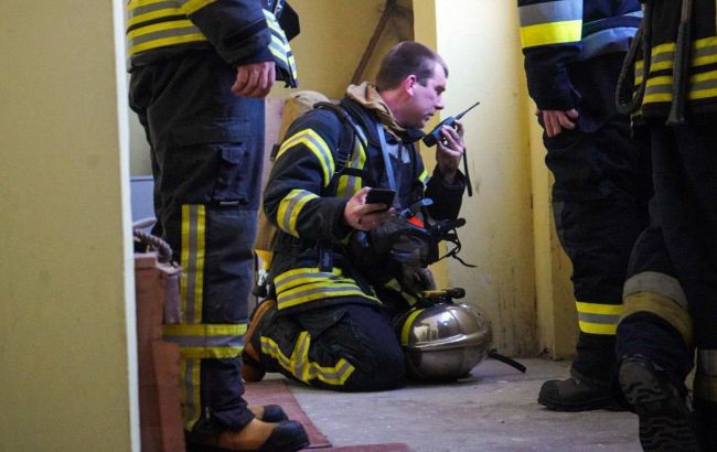 Под Киевом произошел пожар в многоэтажке: причина оказалась неожиданной