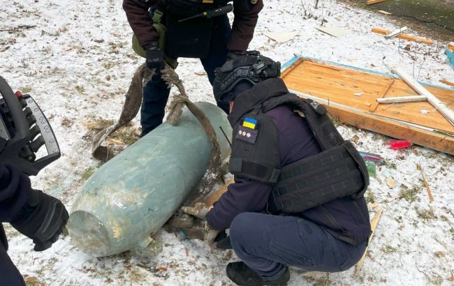 В Киеве саперы изъяли боевую часть российской ракеты Х-101 (фото)