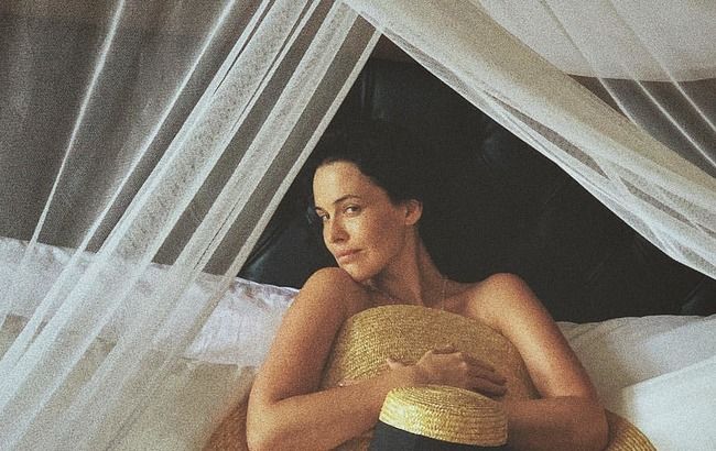 "Райская пташка": Астафьева соблазнила чувственной фотосессией в белье