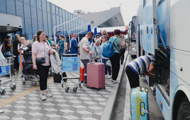 В кілька етапів: з'явилися деталі евакуації українців з Ірану