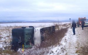 На Прикарпатті перекинувся автобус: є загиблий, 16 людей постраждали