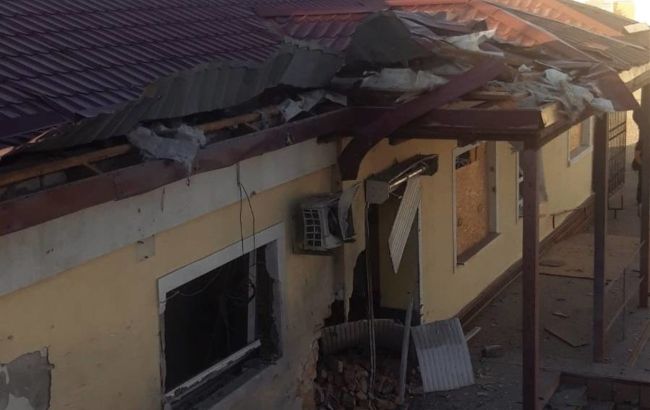 Россияне в очередной раз обстреляли вокзал в Херсоне: есть разрушения