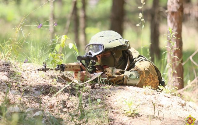 Навіть кришки з прицілів не знімають. Прикордонники висміяли навчання ССО Білорусі