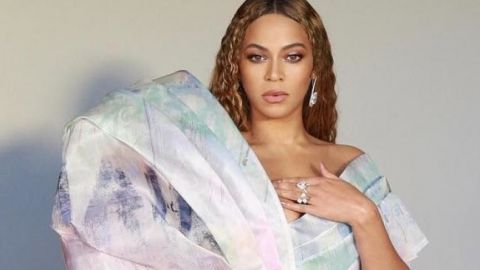 Бейонсе в комапнії Jay-Z блиснула пишними грудьми і екстремальним декольте