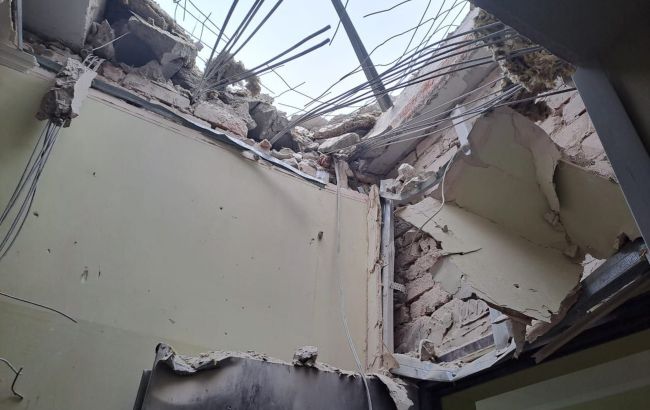 Російська армія обстріляла школу в Часовому Яру (фото)