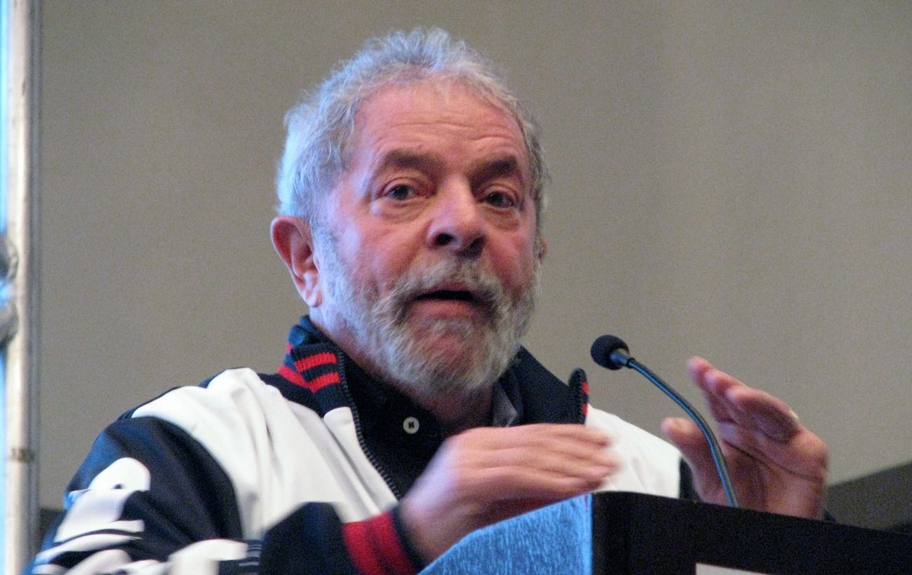 В Бразилии мужчина со взрывчаткой хотел проникнуть на присягу ...