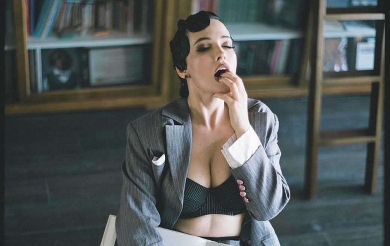 Даша Астафьева на интимных фото из домашнего фотоальбома Даша Астафьева на интимных фото из домашнего фотоальбома
