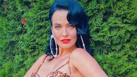 "Погляд тигриці, фігура пантери": спокуслива Астаф'єва в ліфі захопила пишним бюстом