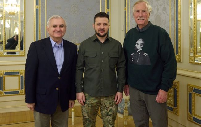 Зеленский встретился с американскими сенаторами: обсудили возможную эскалацию на фронте