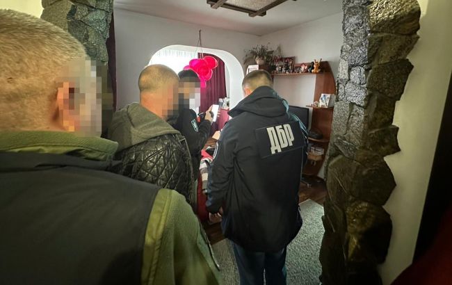 Робили ремонт командиру, а не воювали. ДБР виявило "взаємовигідну" угоду військових на Буковині