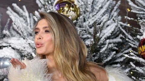 Весняна півонія: Віра Брежнєва викликала фурор повітряним "зефірним" вбранням