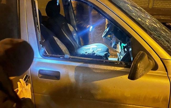 У Чернігові вибухнув автомобіль з людьми всередині: поліція розкрила деталі