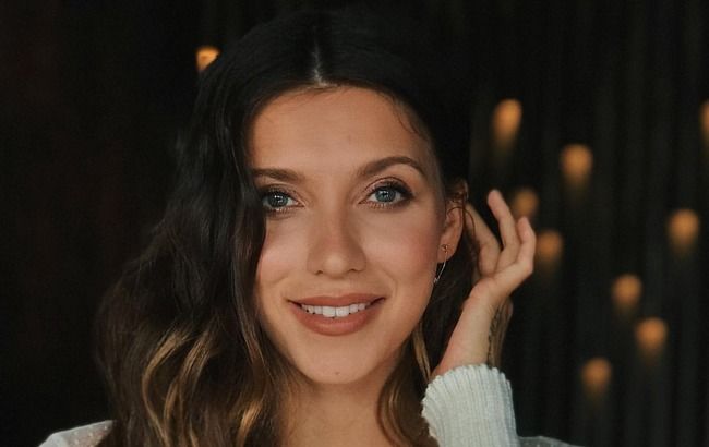 Як статуеточка! Тодоренко в ультракороткому платті полонила стрункою фігурою