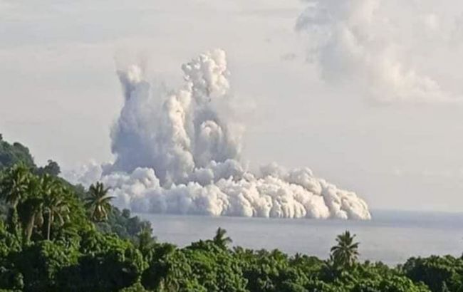 Біля острова Вануату у Тихому океані прокинувся підводний вулкан, можливе цунамі