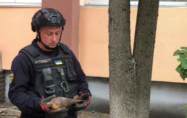 В Киеве на территории детсада нашли мину времен Второй мировой войны (фото)