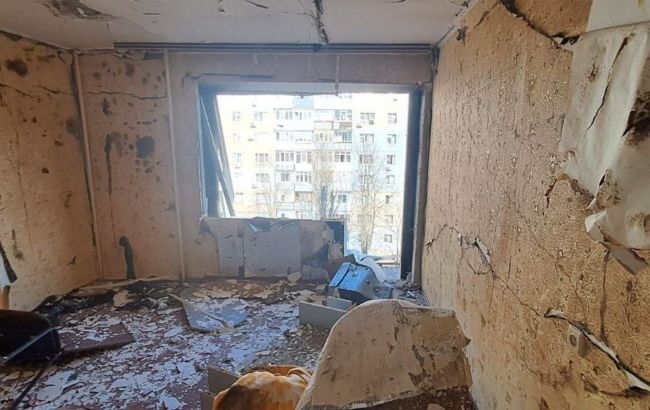 Взрыв газа в многоэтажке Кропивницкого: есть пострадавший, двух людей спасли (фото, видео)