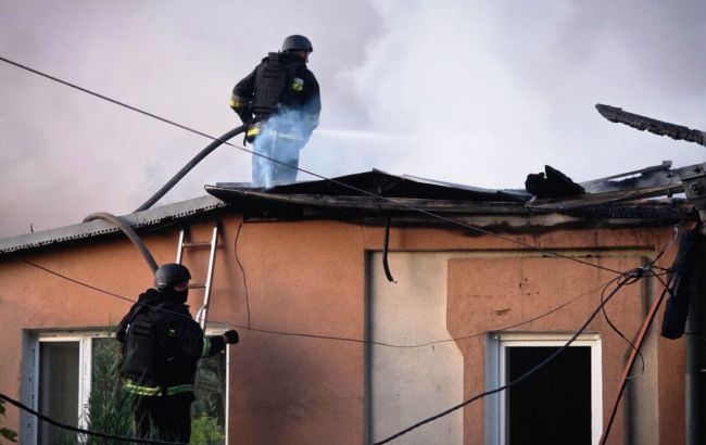 Атака на Одесскую область: горели станция "скорой", авто и жилой дом (фото)