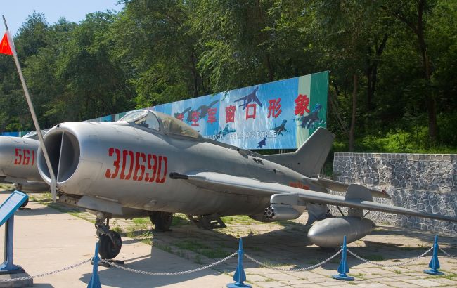 Китай розміщує винищувачі-дрони біля Тайванської протоки, - Reuters