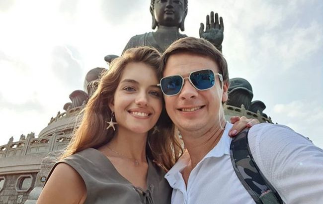 Счастливый Дмитрий Комаров с нежной женой без макияжа очаровали фото с купальской ночи
