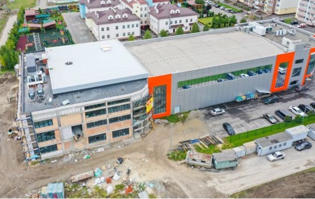 У Слобожанському завершується будівництво басейну