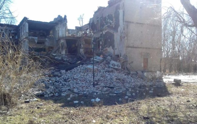 Оккупанты ракетами накрыли школу в Авдеевке, есть погибшая