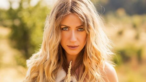 Не впізнати! Леся Нікітюк в шкіряних ботфортах викликала фурор кокетливим образом