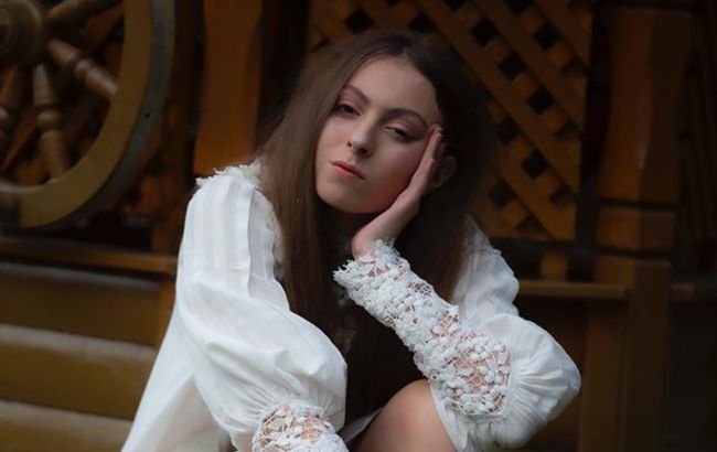 Дочь Оли Поляковой раззадорила сеть "вампирским" фотосетом в лесу: "будто из клипа Rammstein"