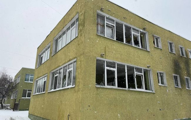 Російські війська знову вдарили по Куп'янську: влучили в стадіон та дитсадок, є поранений