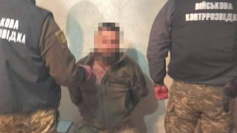 Зливав росіянам дані про наступальні операції ЗСУ: правоохоронці викрили ворожого агента
