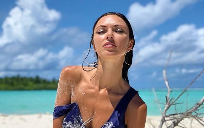 Соблазнительная Вика из неАнгелов нарвалась на критику из-за "неудачного" купальника