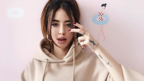 "Они меня влюбили": модная Надя Дорофеева рассекретила свой топ книг