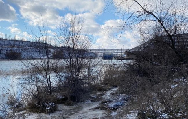 У Кривому Розі на металургійному комбінаті прорвало дамбу, звідки витекла брудна вода