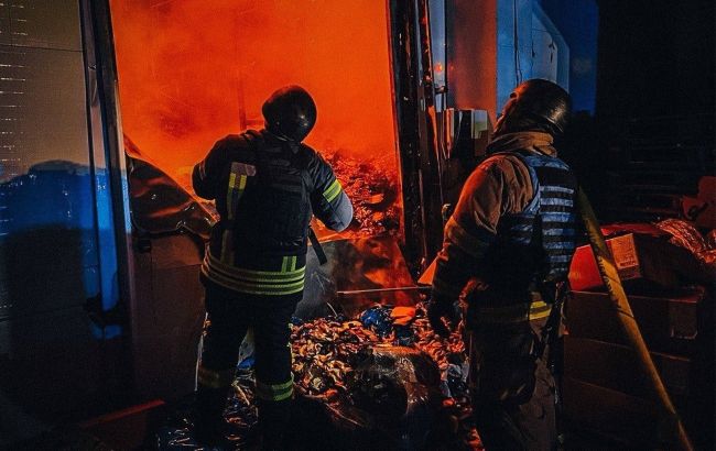 Оккупанты дронами уничтожили склад "Сильпо" под Киевом