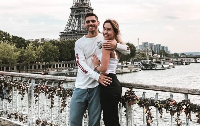 "Созданы друг для друга": Холостяк 9 умилил романтическим кадром с любимой в Париже