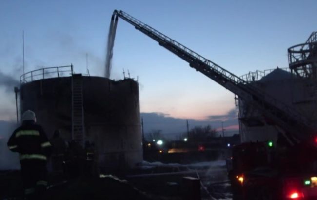 У захоплених Ровеньках Луганської області сталася сильна пожежа на нафтобазі