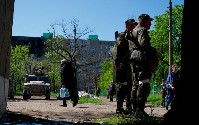 Сезон "охоты" открыт. В Мариуполе оккупанты "вылавливают" бюджетников