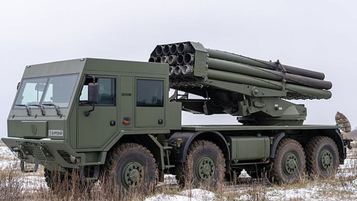 Удачно работает по тылам оккупантов. ВСУ показали РСЗО "Буревий" в действии (видео)