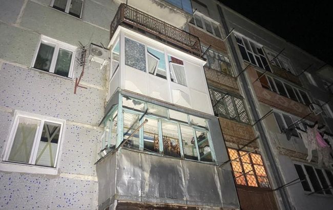 В Бахмуте оккупанты обстреляли многоэтажку: есть погибшие и раненые