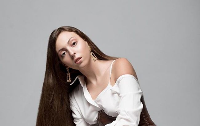 Красивая как солнце: Оля Полякова восхитилась эффектным фотосетом 16-летней дочки