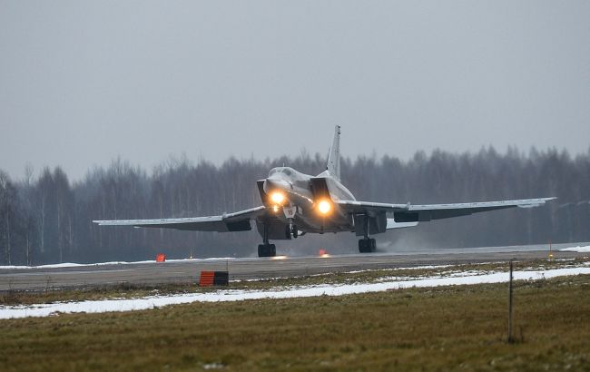 Дроны поразили два аэродрома в двух областях России: что известно