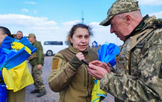 Свободу не можна відібрати. З'явилося відео повернення українських військових з російського полону