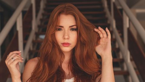 Сушить і електризує волосся: трихолог навчила правильно вибирати гребінець