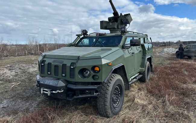 В Украине провели успешные испытания бронеавтомобиля "Новатор" с турелью (фото)