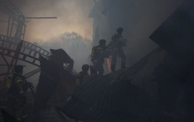 Ракетний удар по Києву: в поліції показали перші кадри після атаки