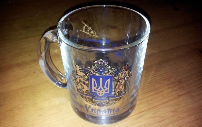 В Ужгороде продают кружки "Слава Україні!" российского производства